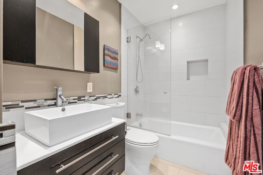 1328 Havenhurst Dr Unit: 207