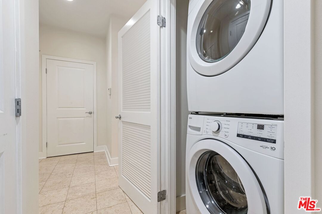 2240 S Beverly Glen Blvd Unit: 102