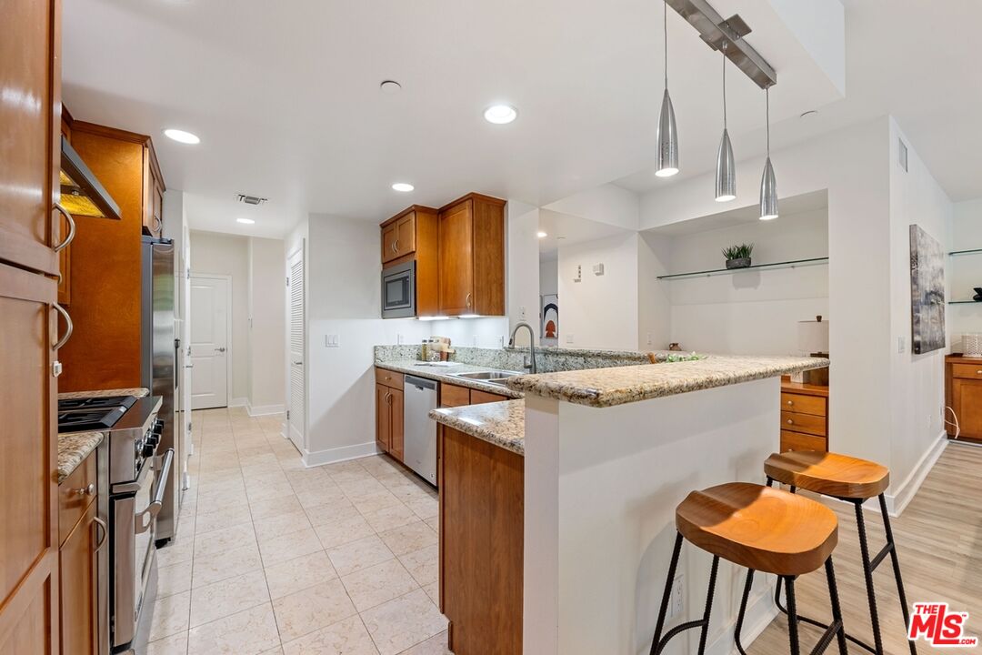 2240 S Beverly Glen Blvd Unit: 102
