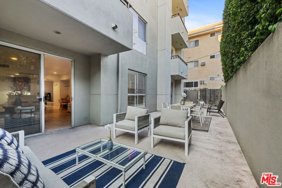 2240 S Beverly Glen Blvd Unit: 102