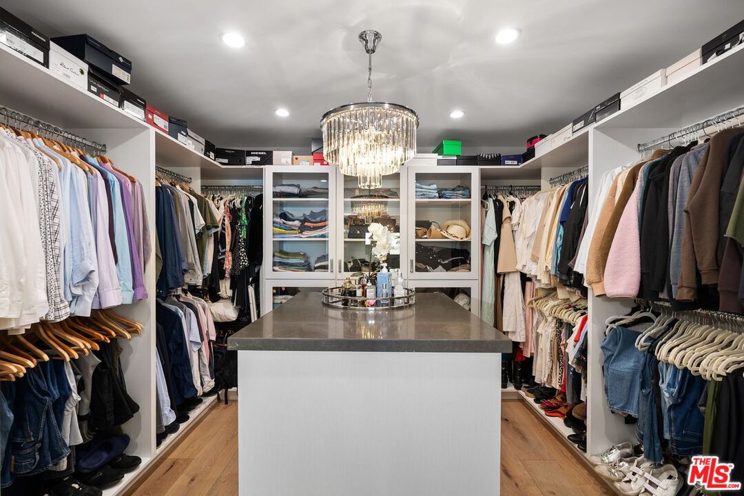 2120 San Ysidro Dr