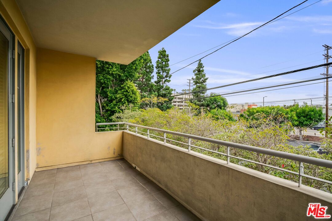 1517 S Bentley Ave Unit: 204