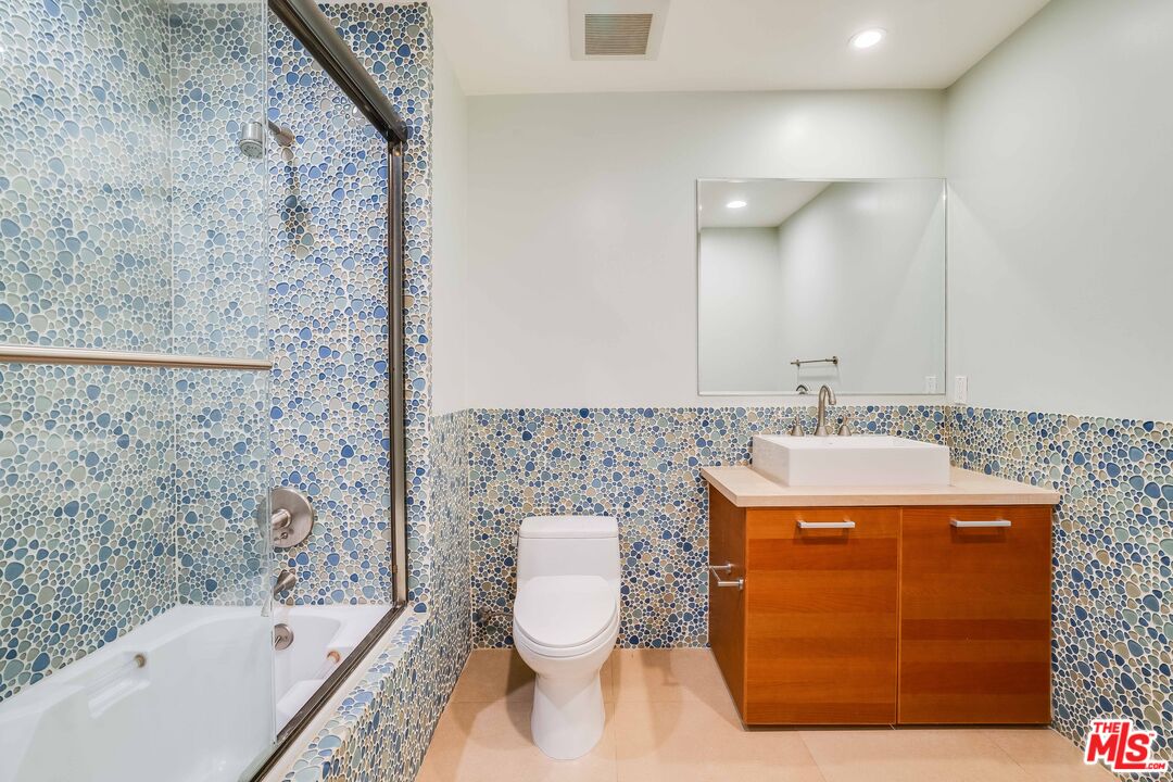 1517 S Bentley Ave Unit: 204