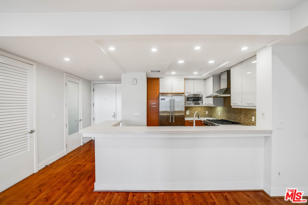 1517 S Bentley Ave Unit: 204