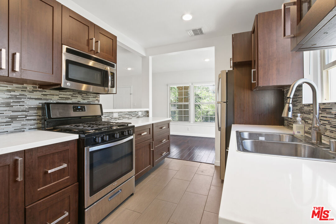 1335 Roxbury Dr Unit: 1337 1/2