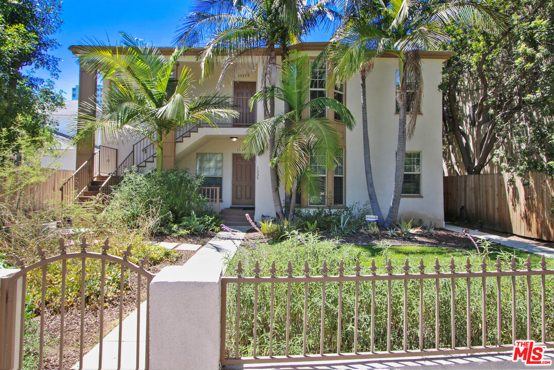 1335 Roxbury Dr Unit: 1337 1/2