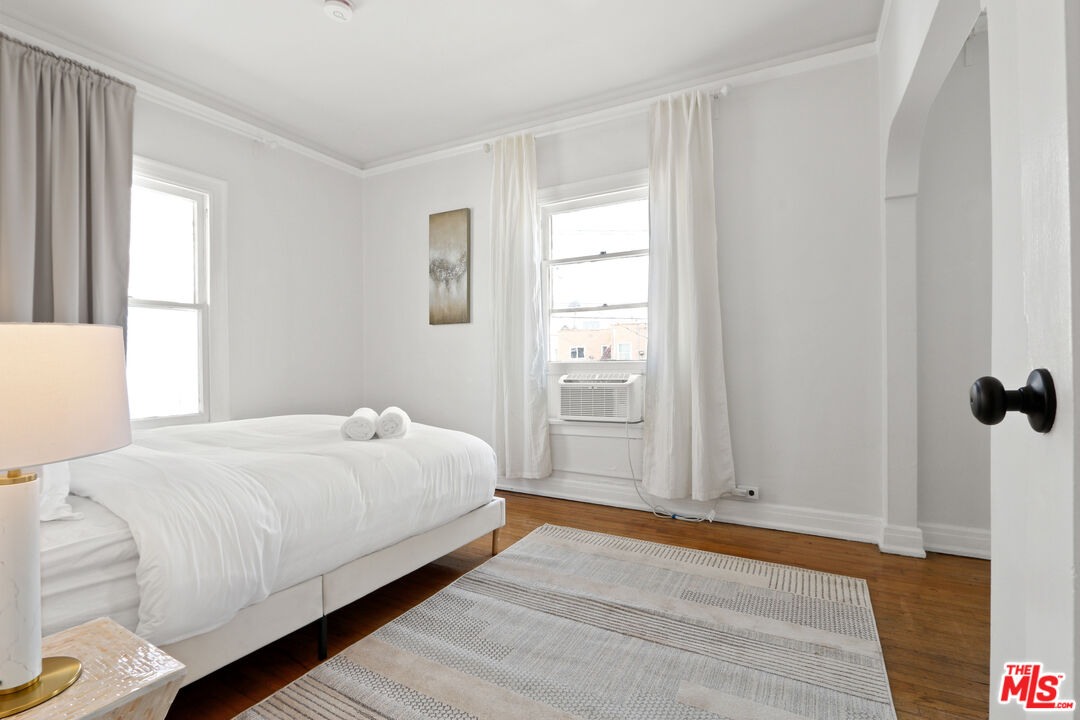 444 N Orange Grove AVE Unit: 444 1/2