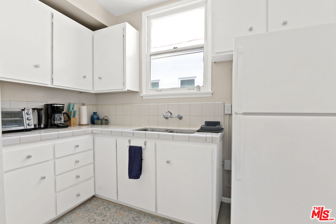 444 N Orange Grove AVE Unit: 444 1/2