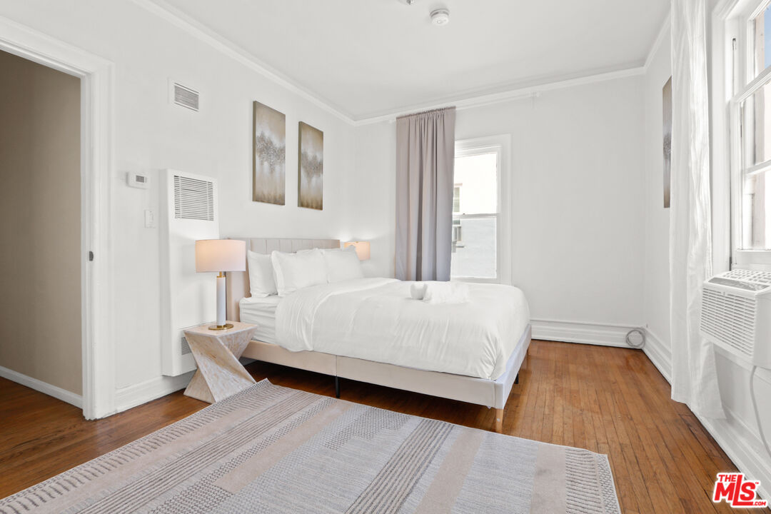 444 N Orange Grove AVE Unit: 444 1/2