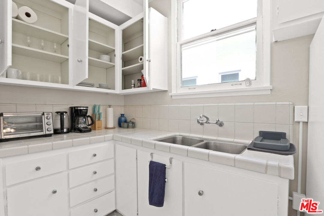 444 N Orange Grove AVE Unit: 444 1/2