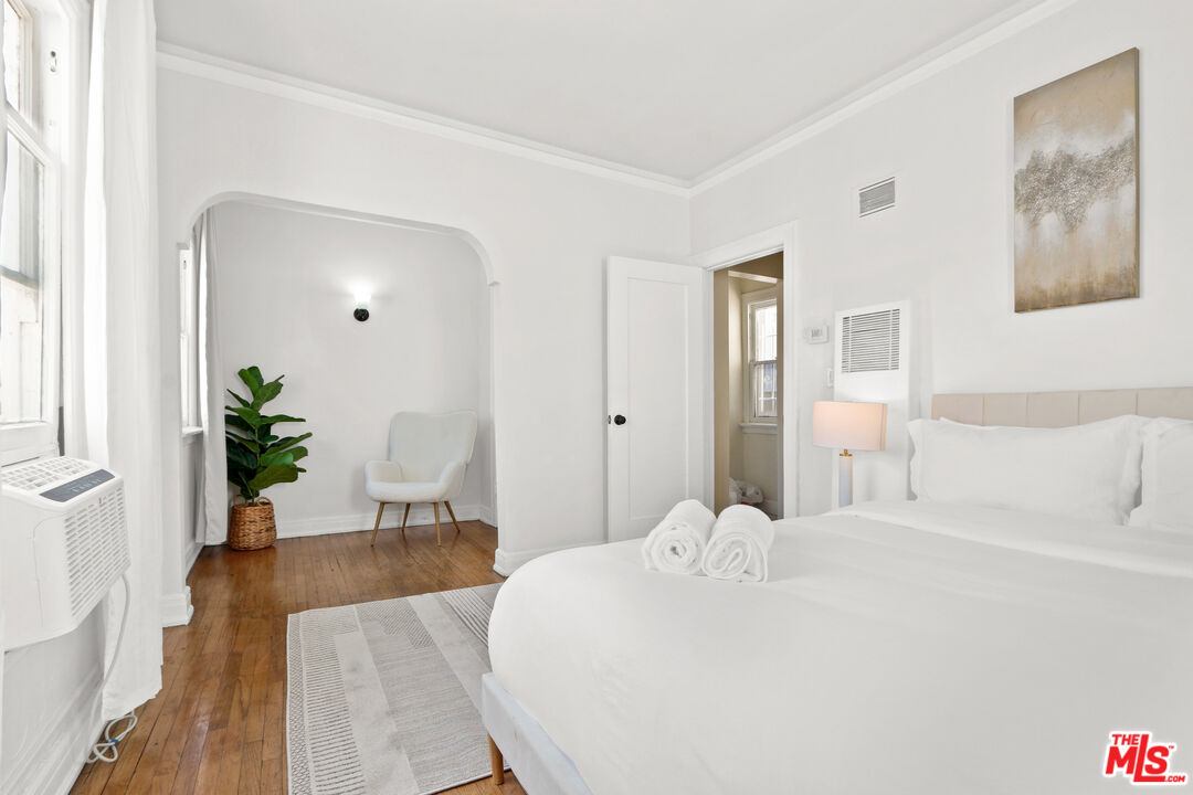 444 N Orange Grove AVE Unit: 444 1/2