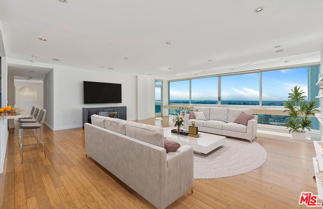 2222 Avenue Of The Stars Unit: 1102