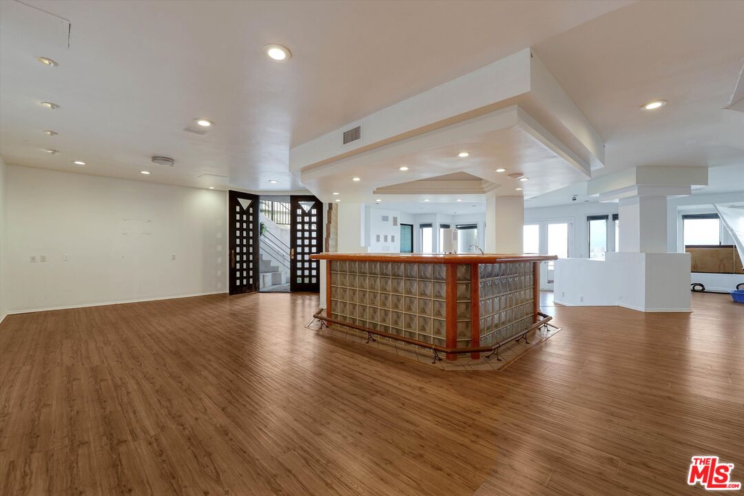 7805 Veragua Dr
