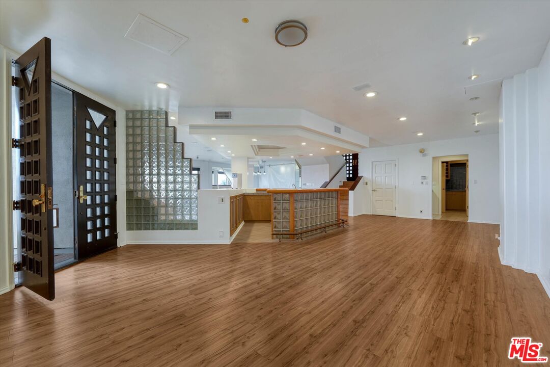 7805 Veragua Dr