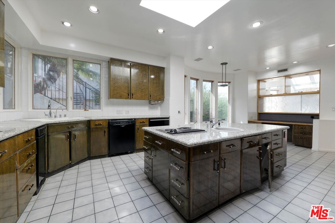 7805 Veragua Dr