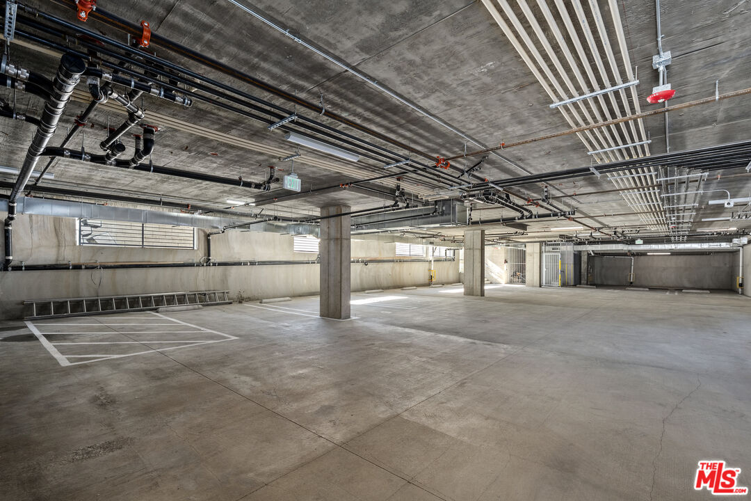 1717 Winona Blvd Unit: 202