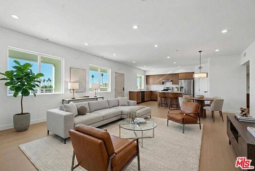 1717 Winona Blvd Unit: 202