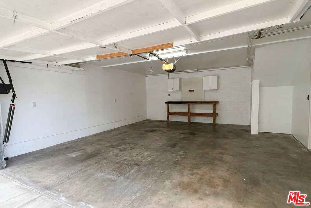 11643 Chandler Blvd Unit: 111