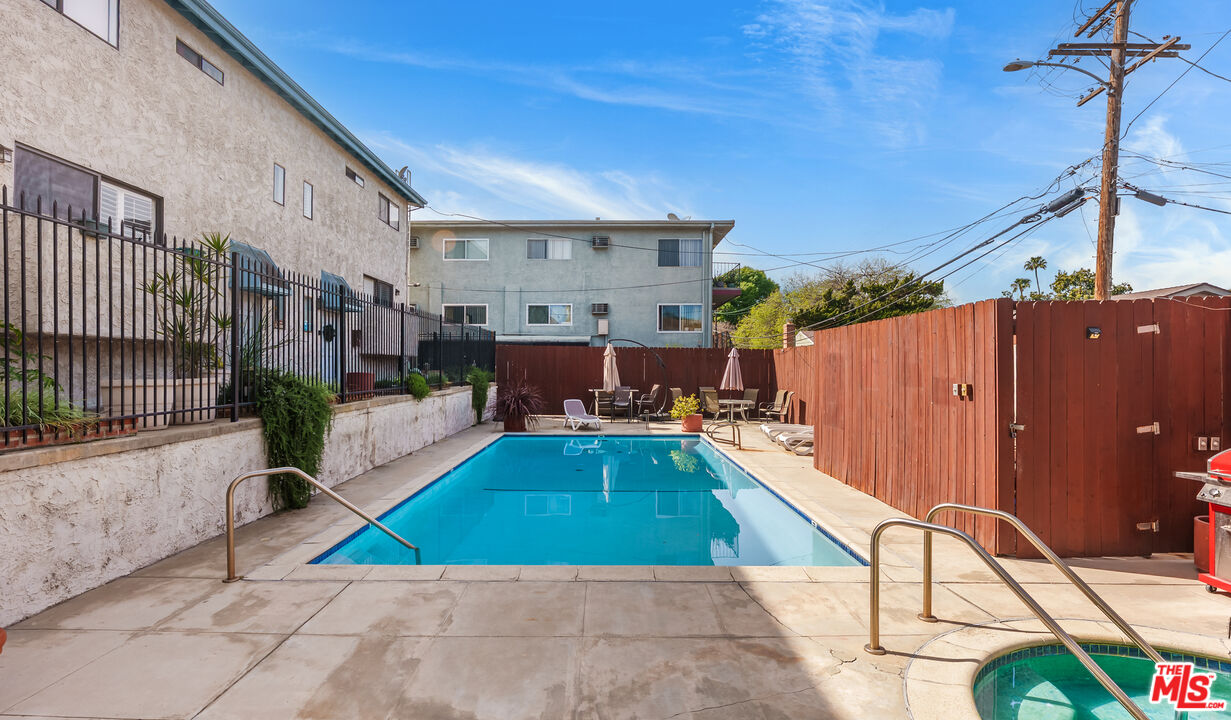 11643 Chandler Blvd Unit: 111