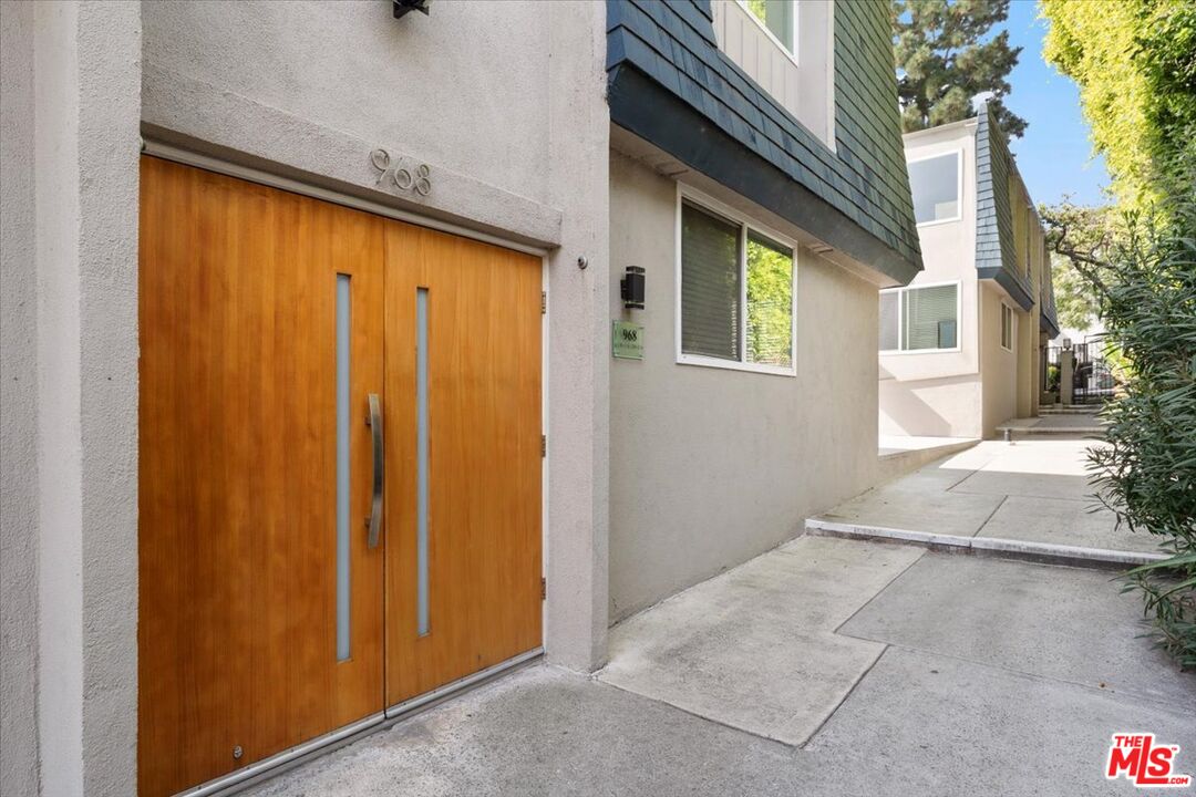 968 Larrabee St Unit: 210