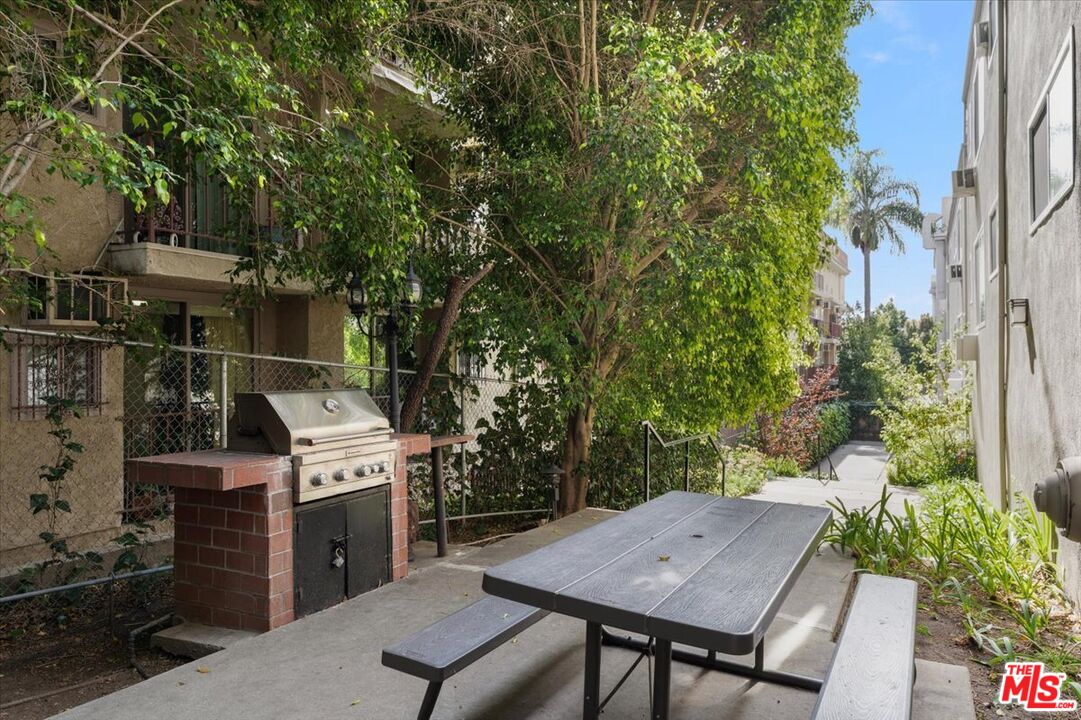 968 Larrabee St Unit: 210