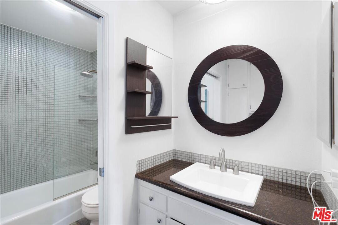 968 Larrabee St Unit: 210