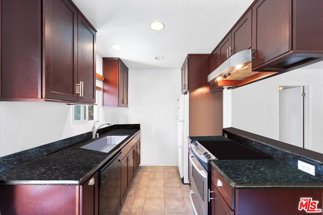 968 Larrabee St Unit: 210