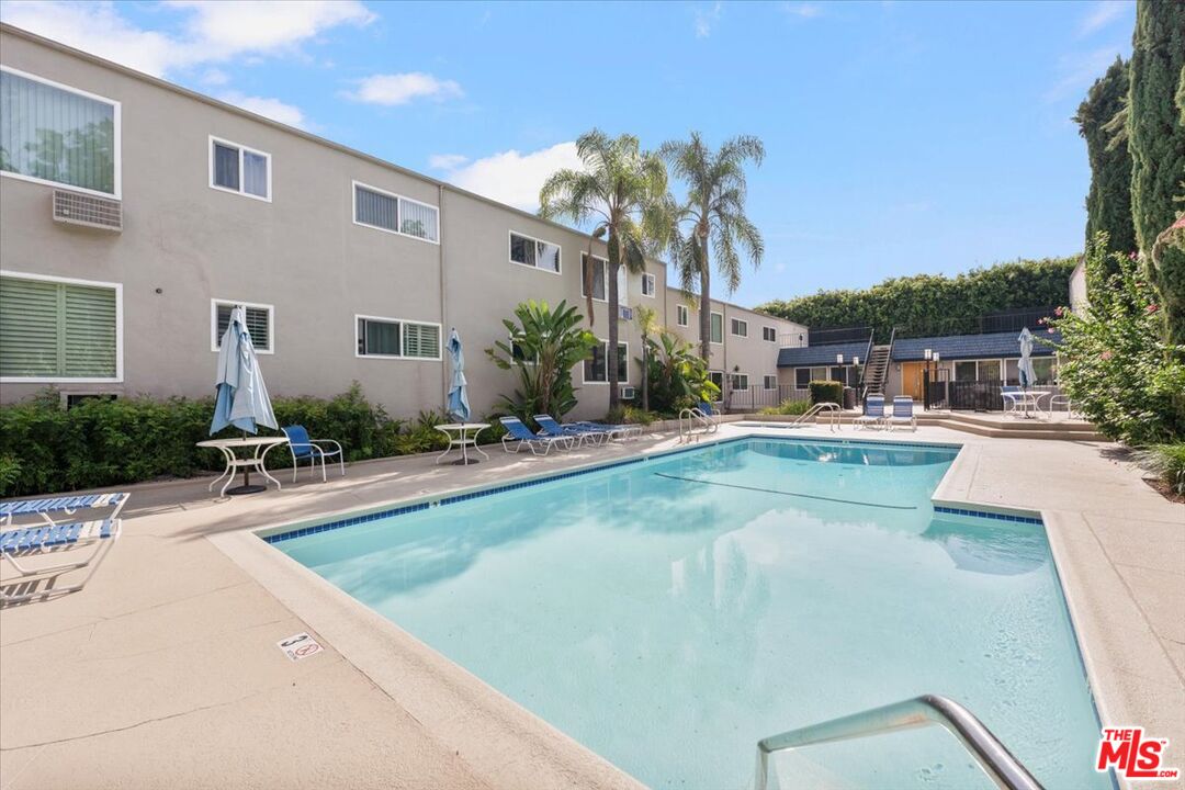 968 Larrabee St Unit: 210