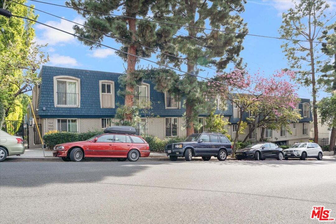 968 Larrabee St Unit: 210