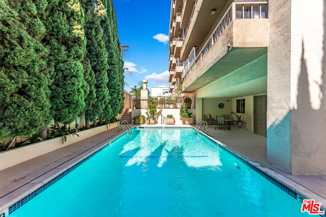 339 N Palm Dr Unit: 202