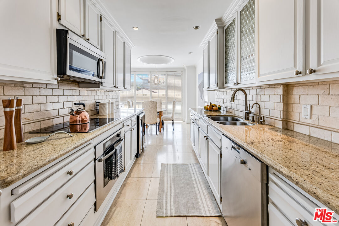 339 N Palm Dr Unit: 202