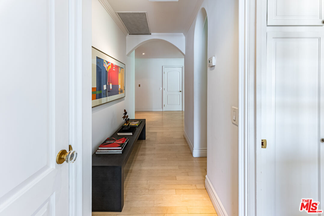 339 N Palm Dr Unit: 202