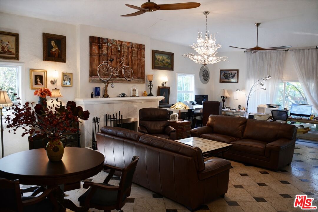 1538 N Crescent Heights Blvd