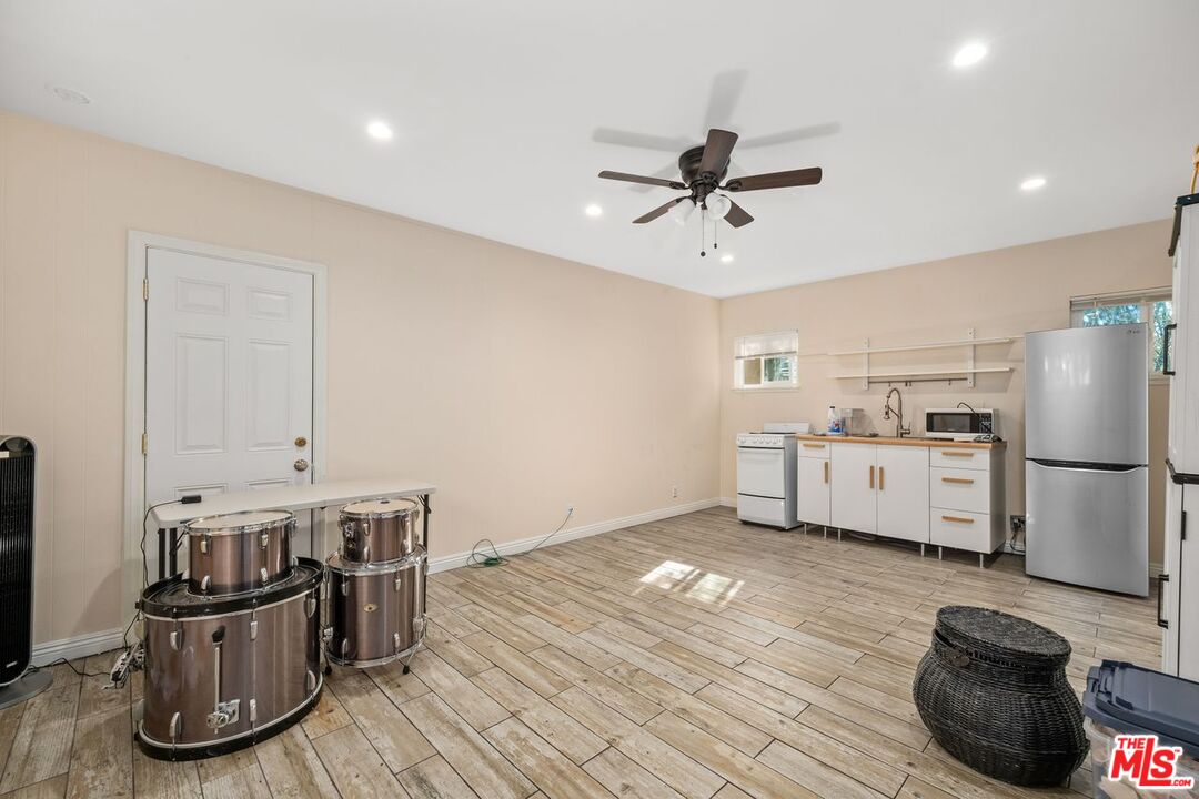 1538 N Crescent Heights Blvd