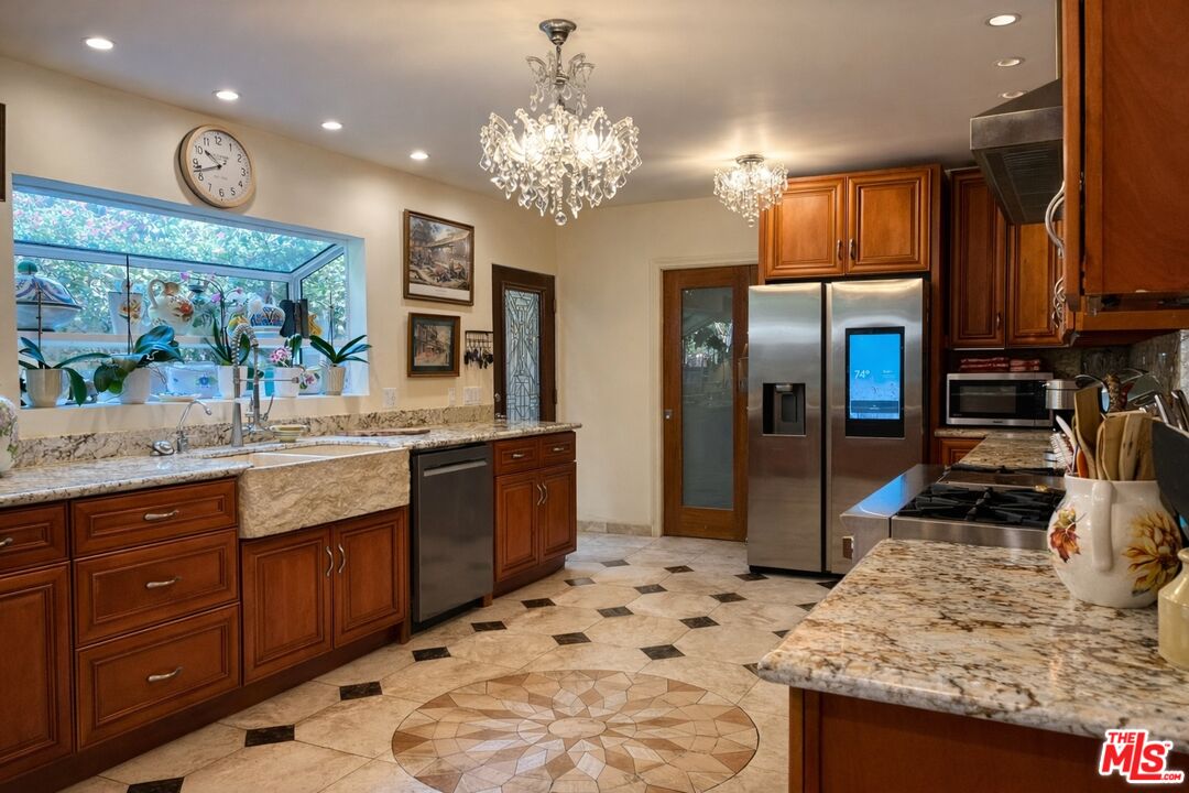 1538 N Crescent Heights Blvd