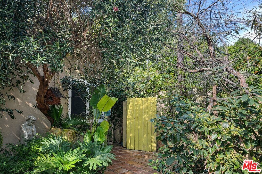 1538 N Crescent Heights Blvd