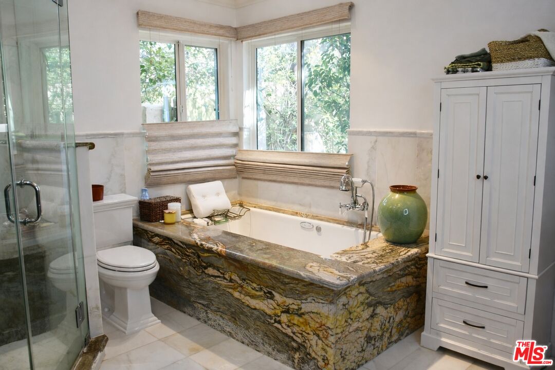 1538 N Crescent Heights Blvd