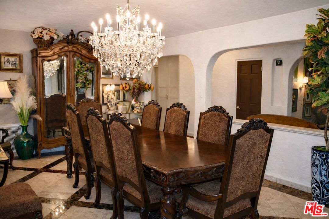 1538 N Crescent Heights Blvd