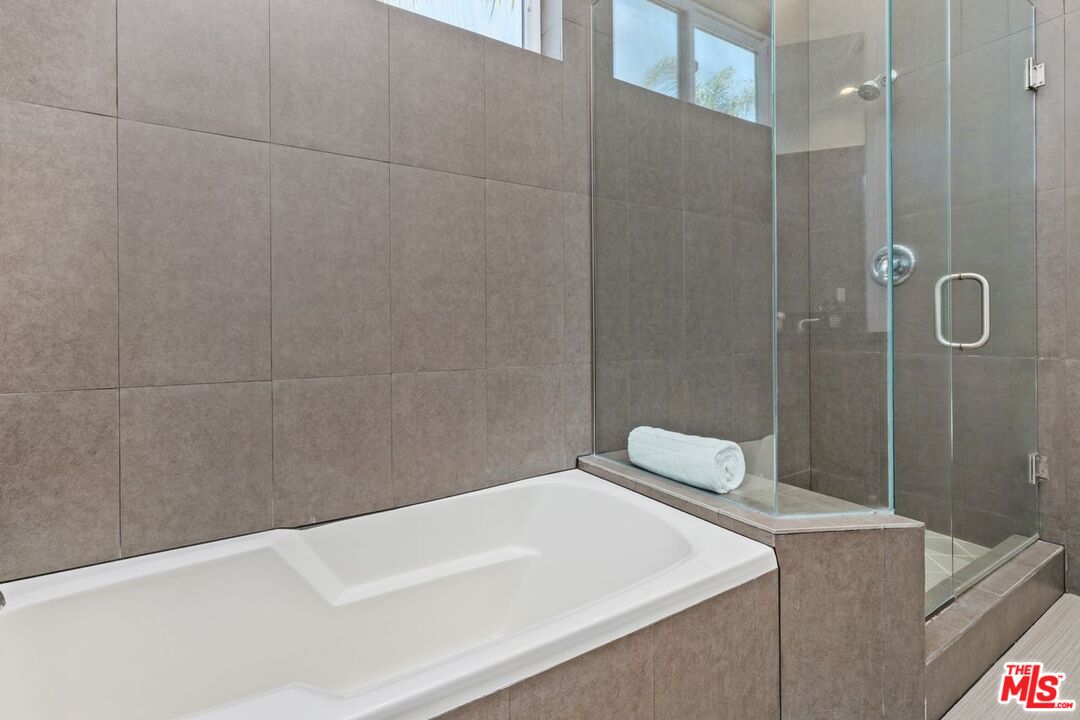 1936 S Shenandoah St Unit: A