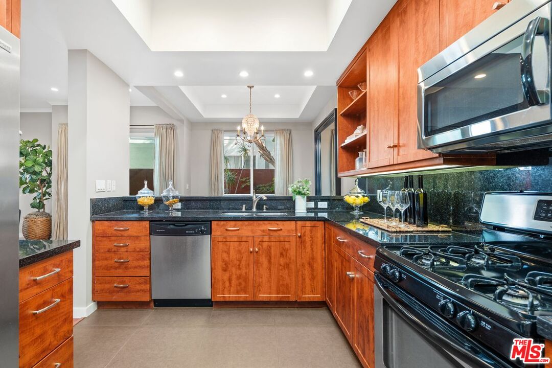 1936 S Shenandoah St Unit: A
