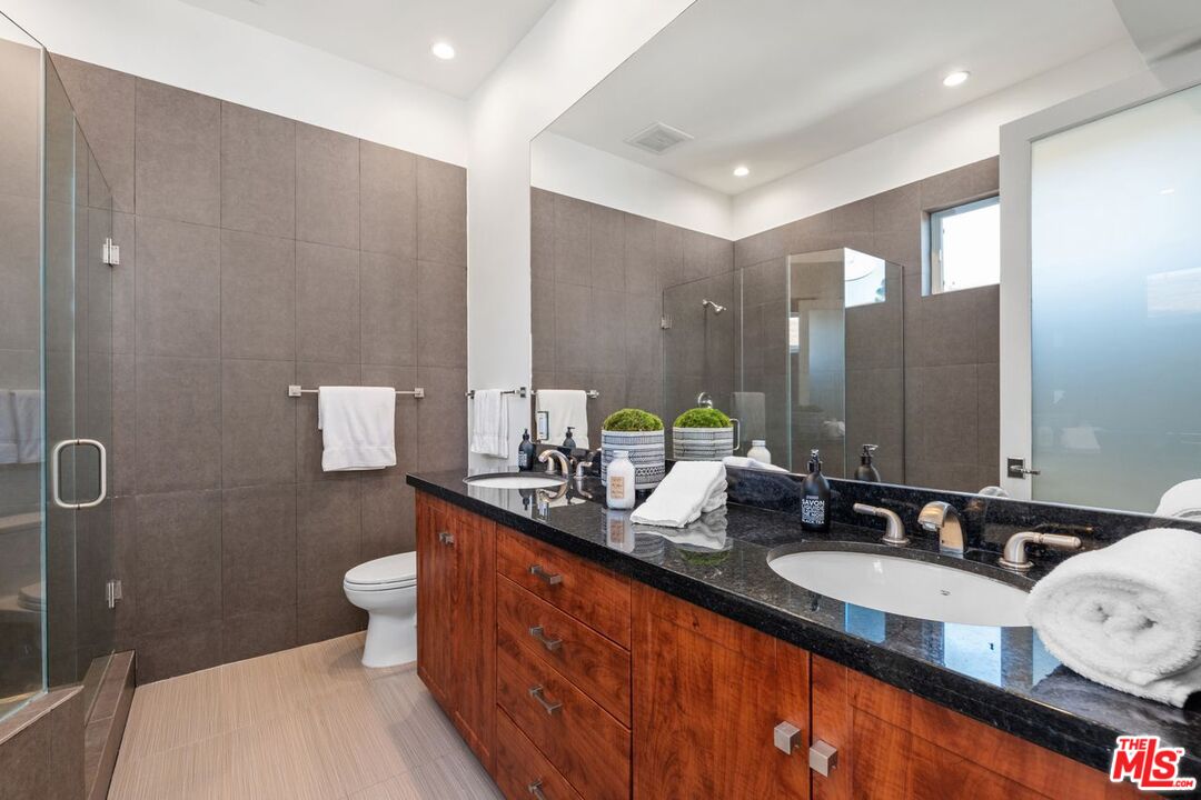 1936 S Shenandoah St Unit: A