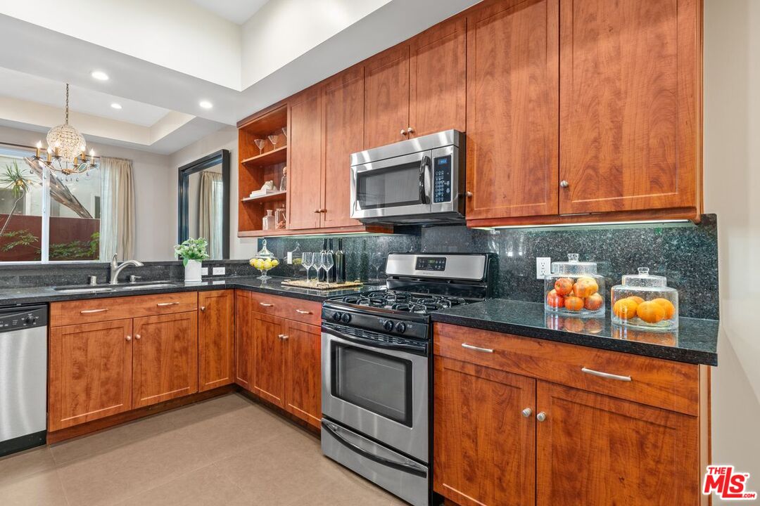 1936 S Shenandoah St Unit: A