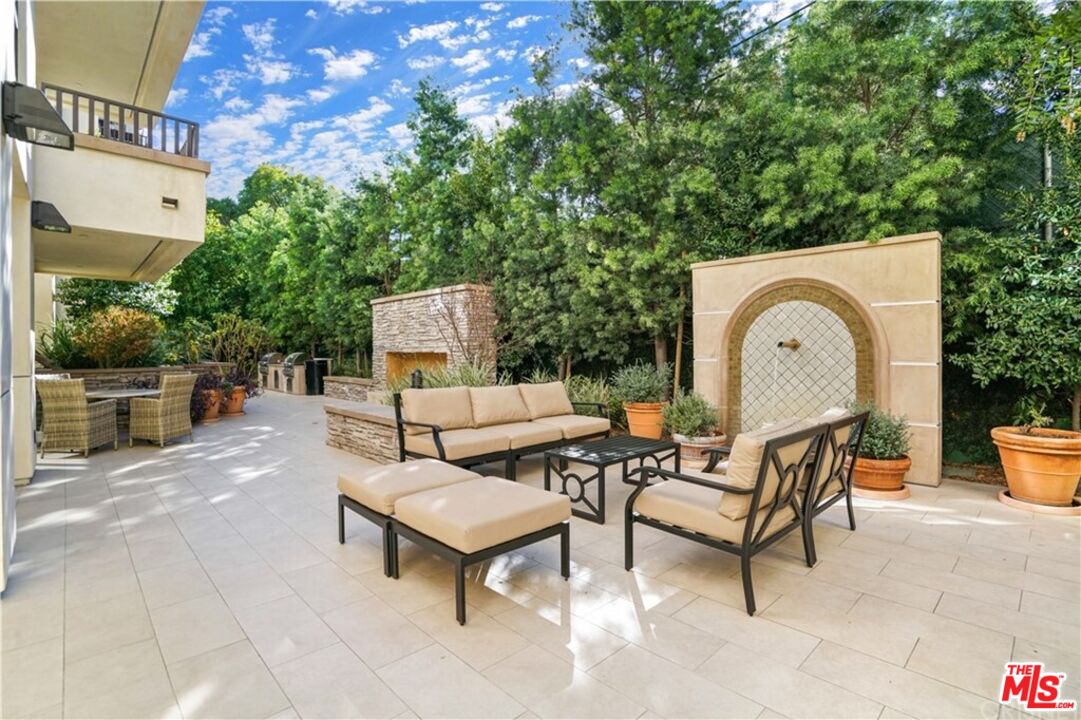 5015 Balboa Blvd Unit: 103