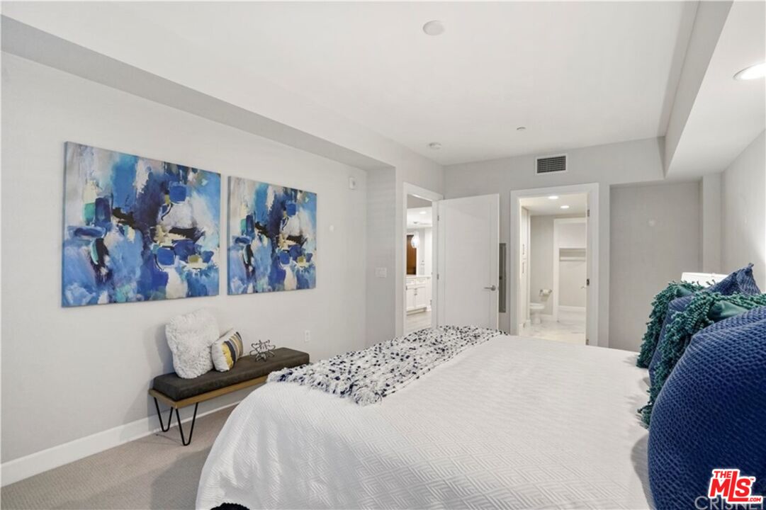 5015 Balboa Blvd Unit: 103