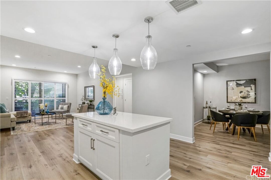 5015 Balboa Blvd Unit: 103