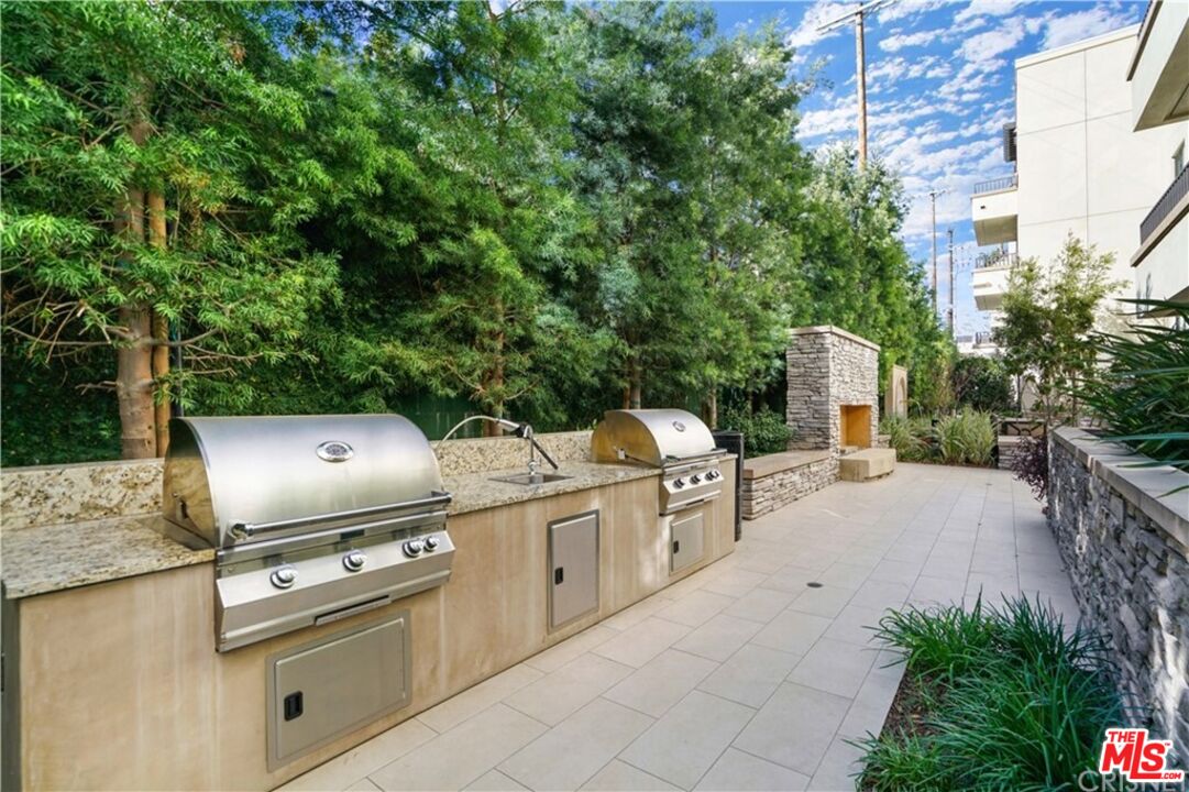 5015 Balboa Blvd Unit: 103
