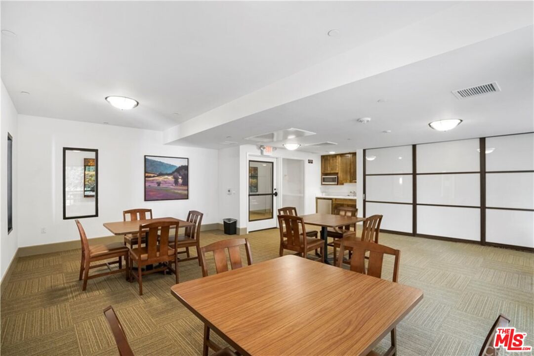 5015 Balboa Blvd Unit: 103