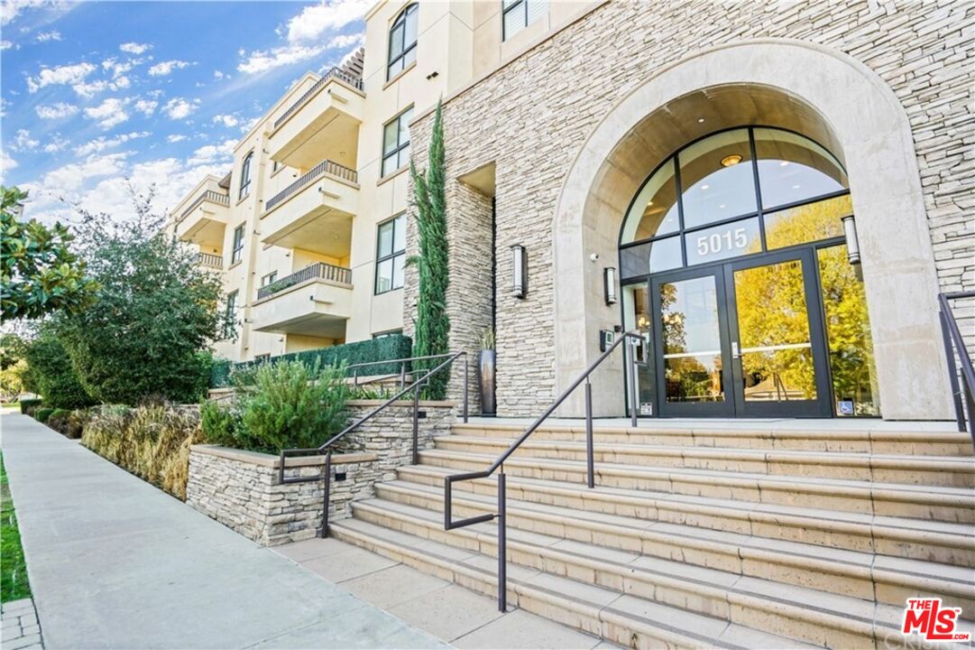 5015 Balboa Blvd Unit: 103