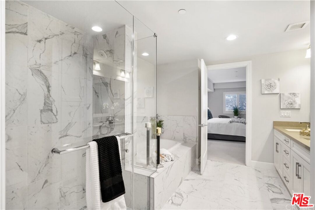 5015 Balboa Blvd Unit: 103