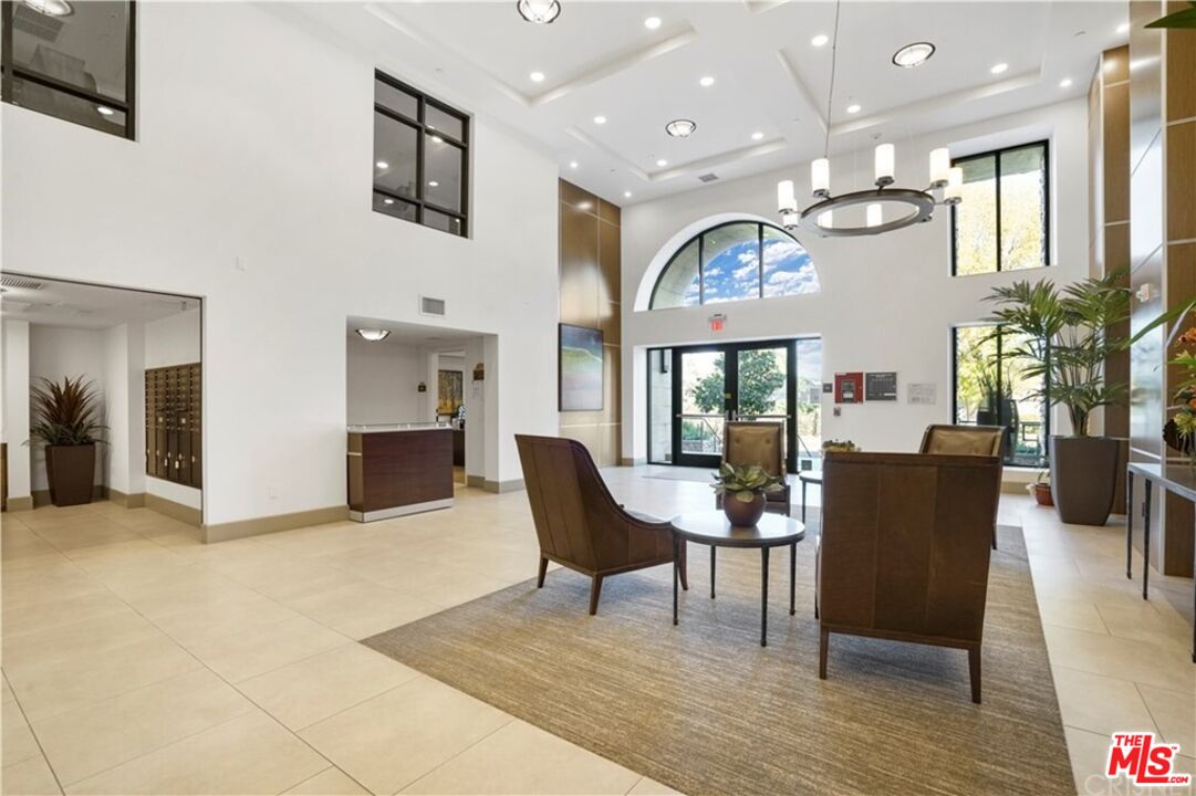 5015 Balboa Blvd Unit: 103